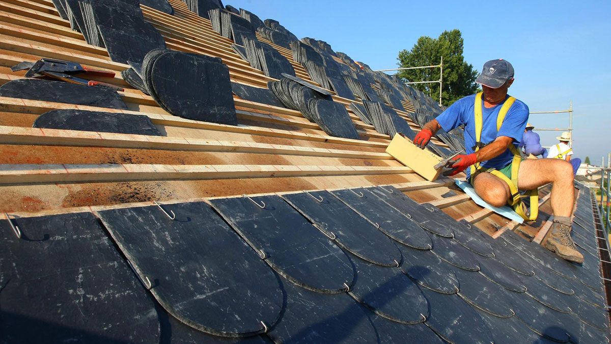 Instalación de un tejado de pizarra en Ponferrada. | C.S. (ICAL)