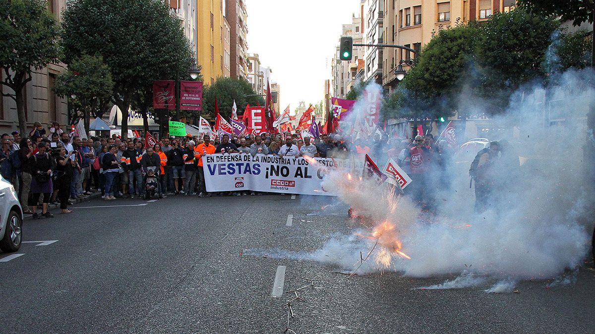 Manifestación para rechazar el cierre de Vestas en León. | ICAL