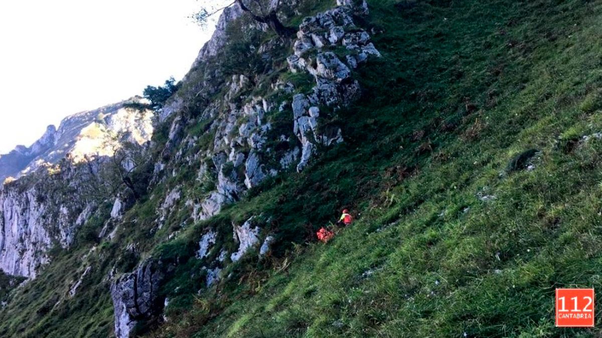 Imagen del rescate del cuerpo. | 112 CANTABRIA