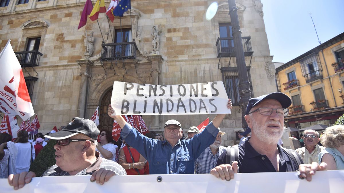 Protesta en defensa del sistema público de pensiones en una imagen de archivo. | SAÚL ARÉN