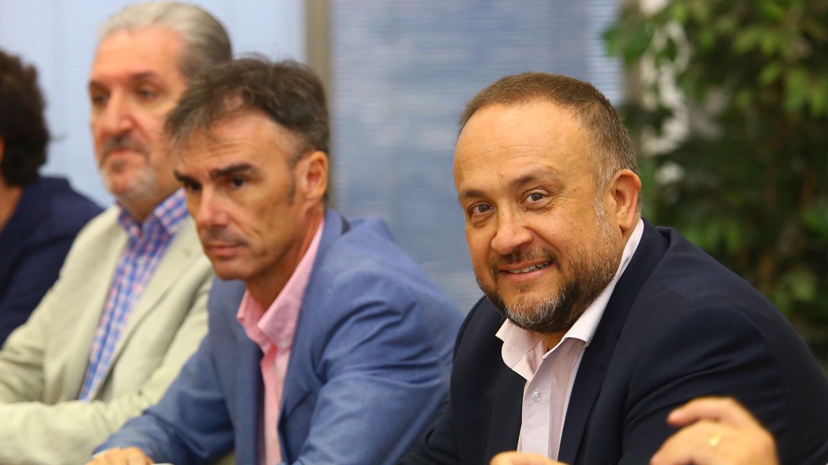 La Mesa volvió a reunirse en las instalaciones de la Obra Social de Caja España en Ponferrada. | ICAL