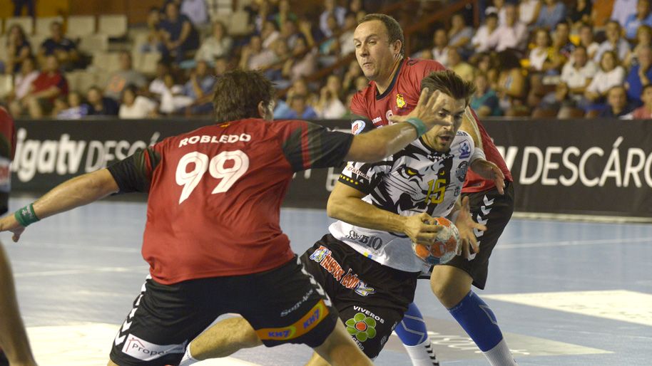 Juanjo Fernández se lesionó en el hombro que ya le alejó de las pistas muchos meses. | MAURICIO PEÑA