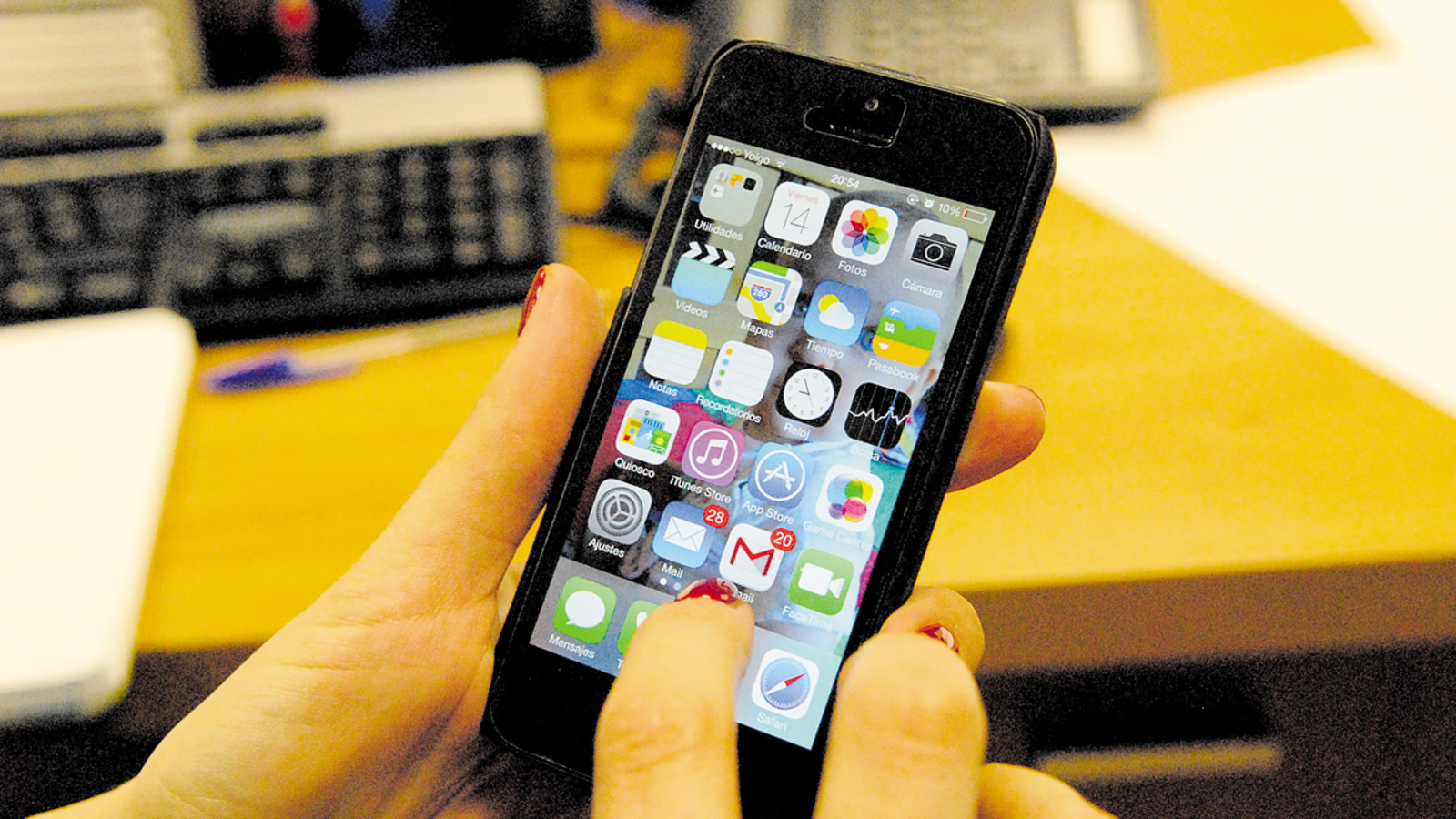 Los servicios como la telefonía o el acceso a internet provocan muchas quejas de los consumidores. | MAURICIO PEÑA