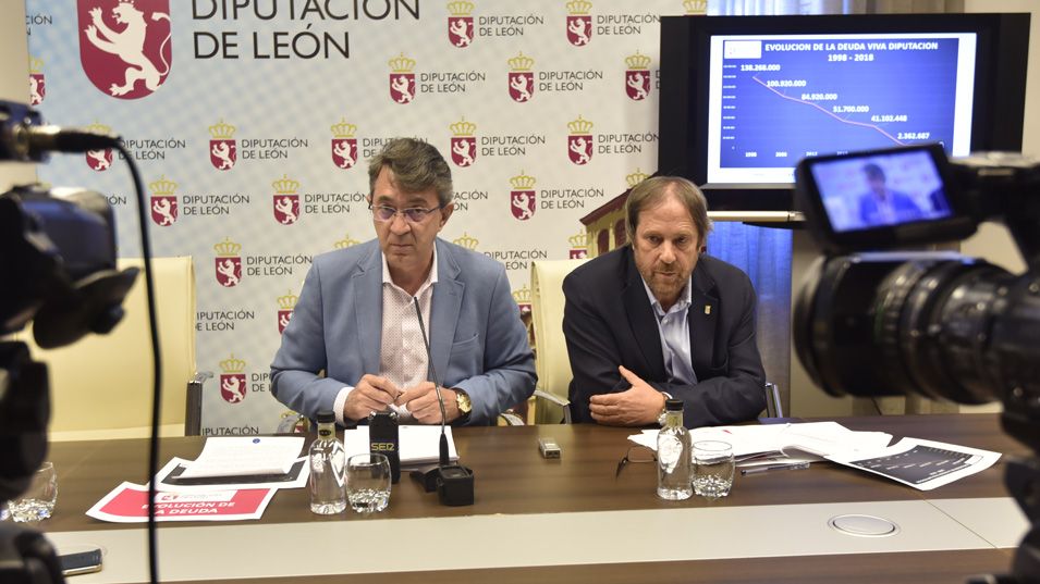 El presidente de la Diputación, Juan Martínez Majo, y el diputado de Hacienda, Lupicinio Rodrigo. | SAÚL ARÉN