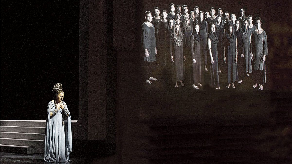 La soprano Anna Netrebko en un momento del montaje de ‘Aida’ del Festival de Salzburgo. La soprano Anna Netrebko en un momento del montaje de ‘Aida’ del Festival de Salzburgo.