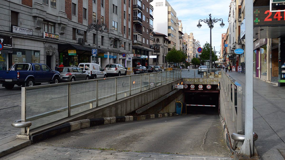 Entrada al parking de Ordoño II en una imagen de archivo. | MAURICIO PEÑA