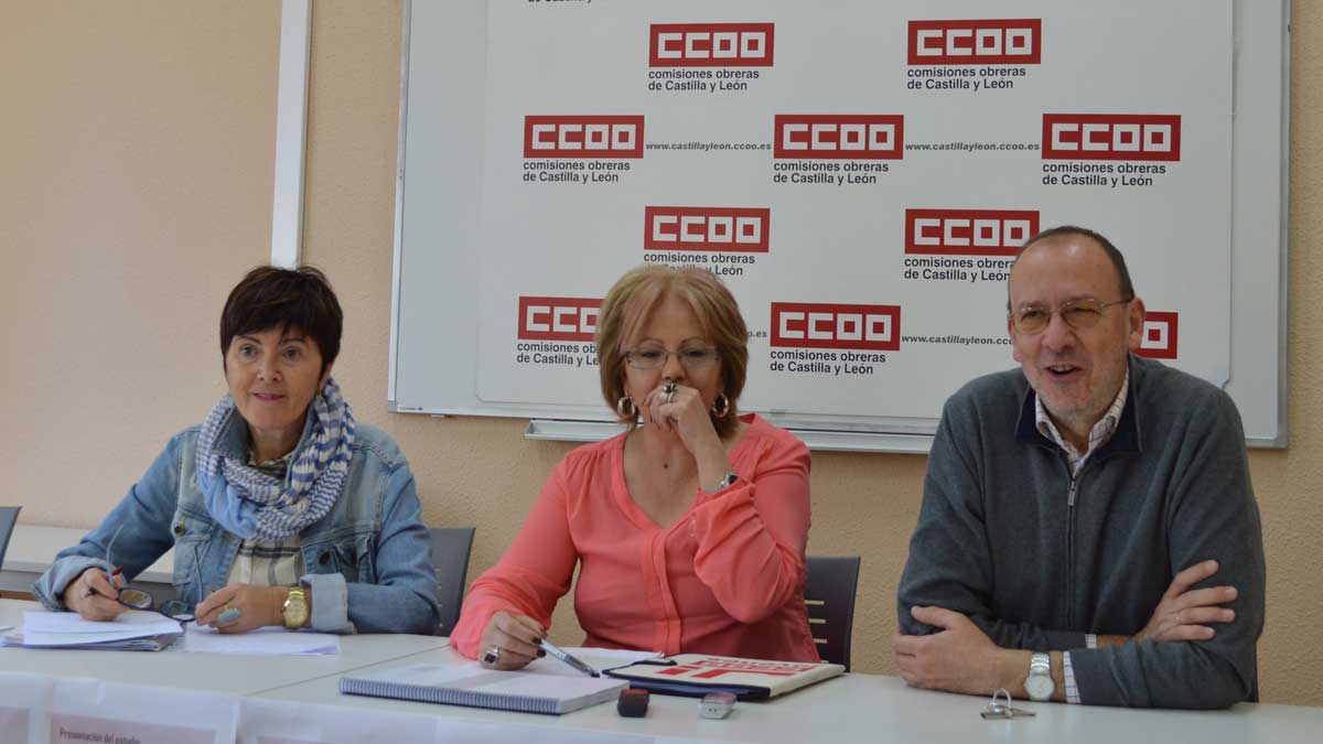 Rosa Eva Martínez, Rosa Castro e Ignacio Martínez en la presentación del informe de CCOO.