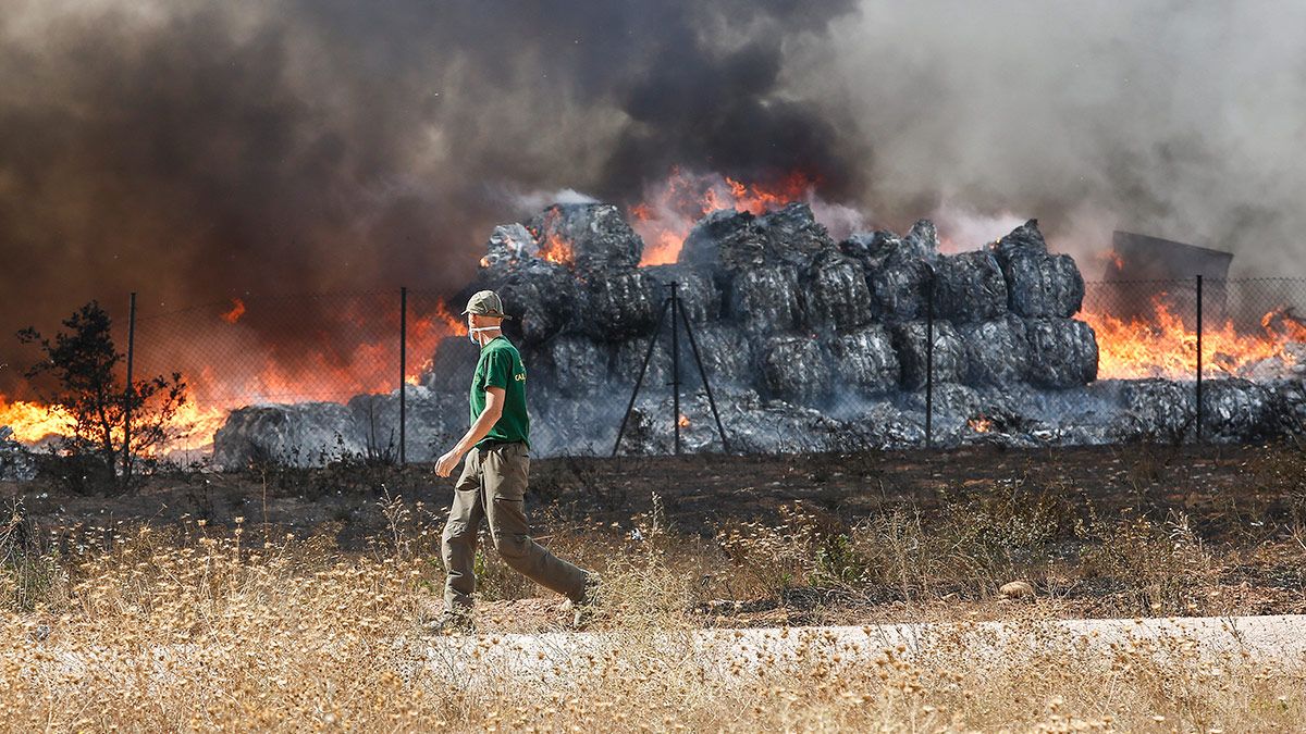 Imagen del incendio en la planta de León Verde. | ICAL