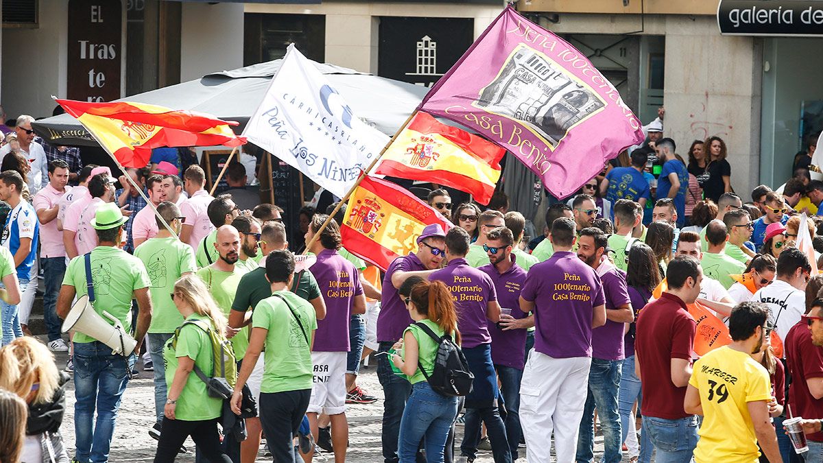 Concentración de peñas y charangas de León con motivo de las fiestas de San Froilán. | ICAL