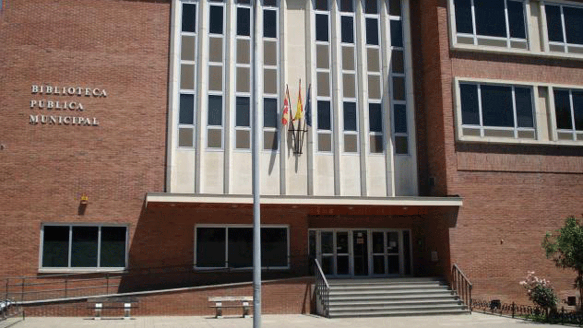 Fachada de la biblioteca de Ponferrada.