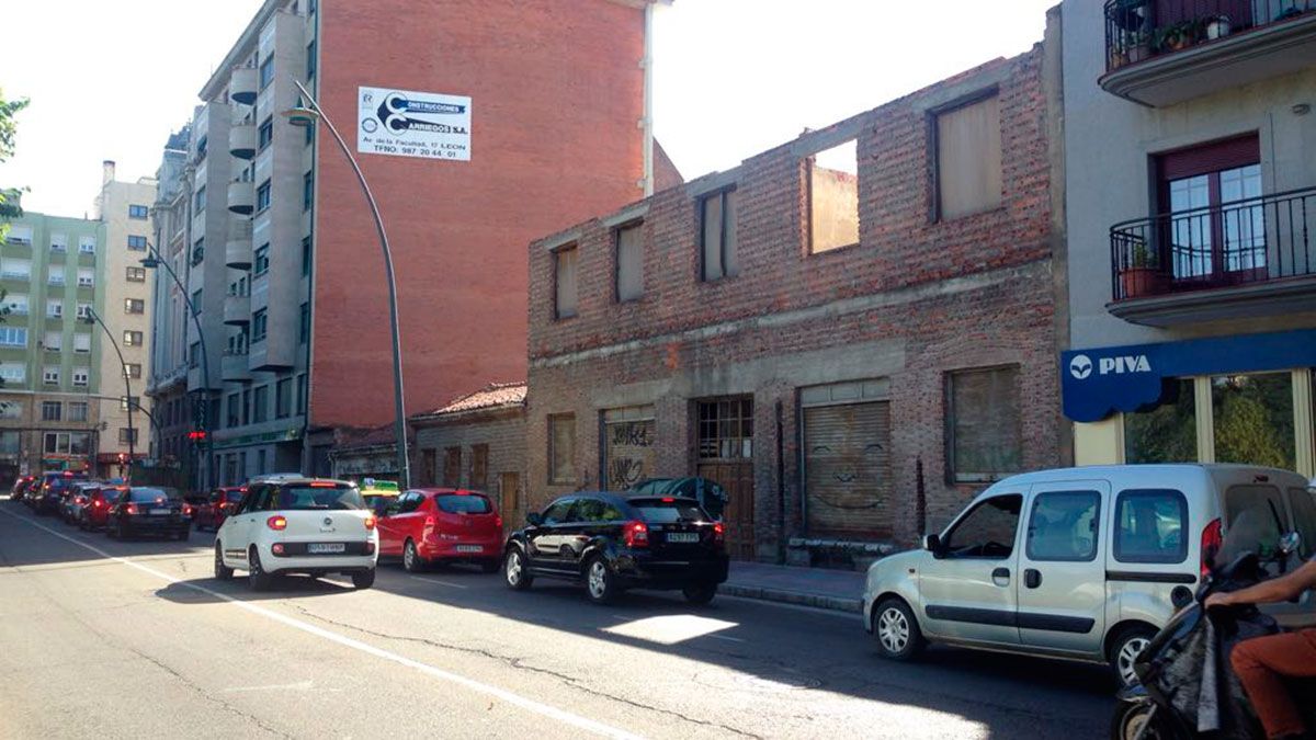 Los restos del edificio de las antiguas Bodegas Armando ocupan el número 5 del paseo de Salamanca.