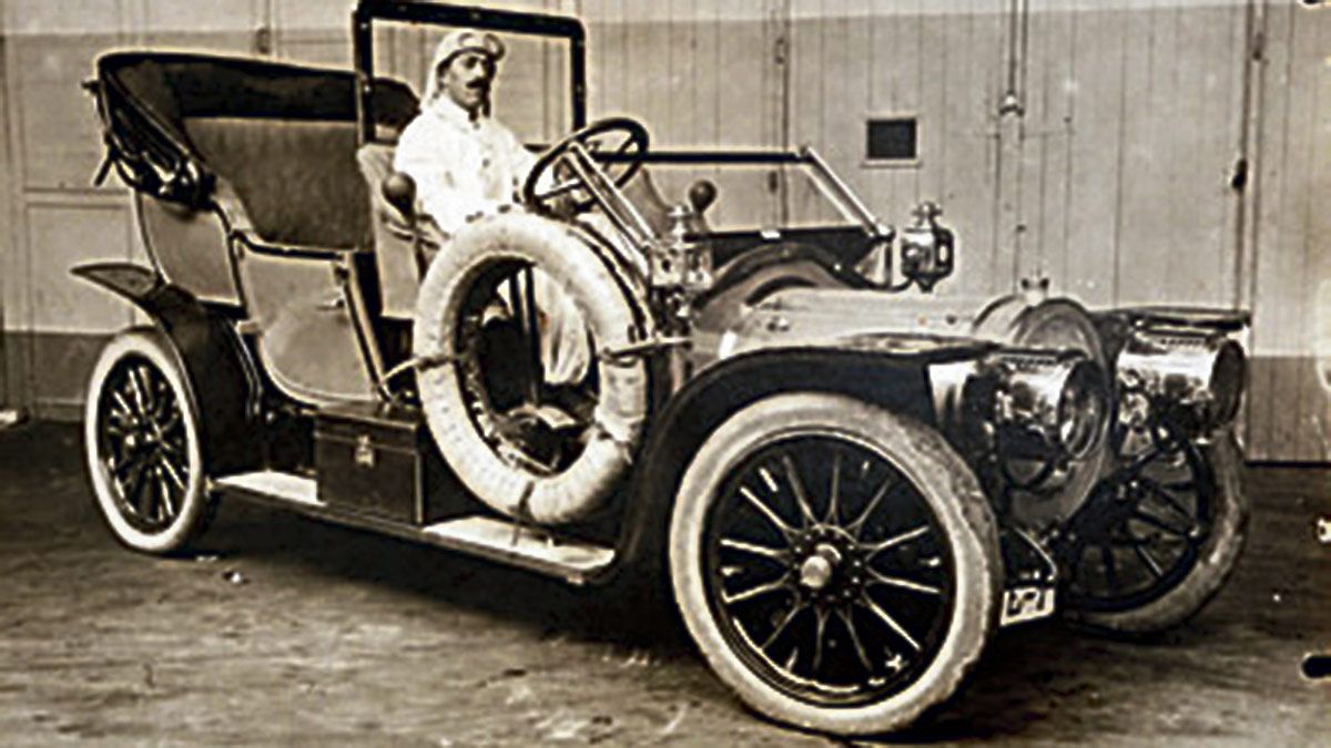 Los Álvarez Carballo, de origen lacianiego, también fueron uno de los cinco primeros leoneses que se decidieron a comprar un coche, el LE - 5.