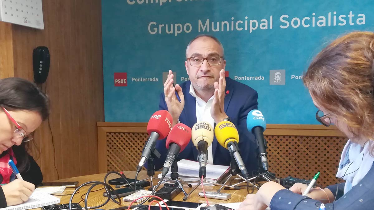 Olegario Ramón, en la rueda de prensa de este lunes en Ponferrada. | D.M.