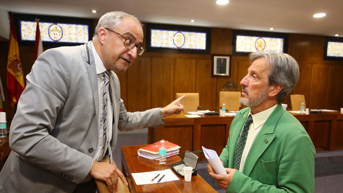 Ramón y Muñoz antes de un pleno. | ICAL