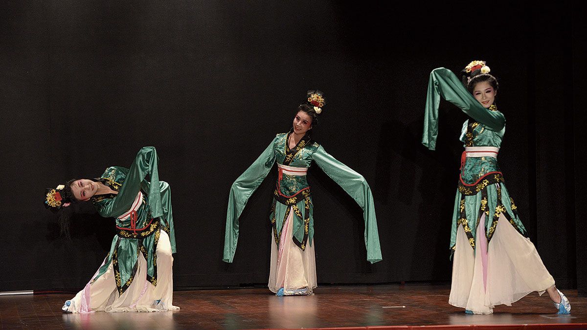 La potencia visual y artística de la Ópera de Sichuan se puso ayer de manifiesto en León. | MAURICIO PEÑA