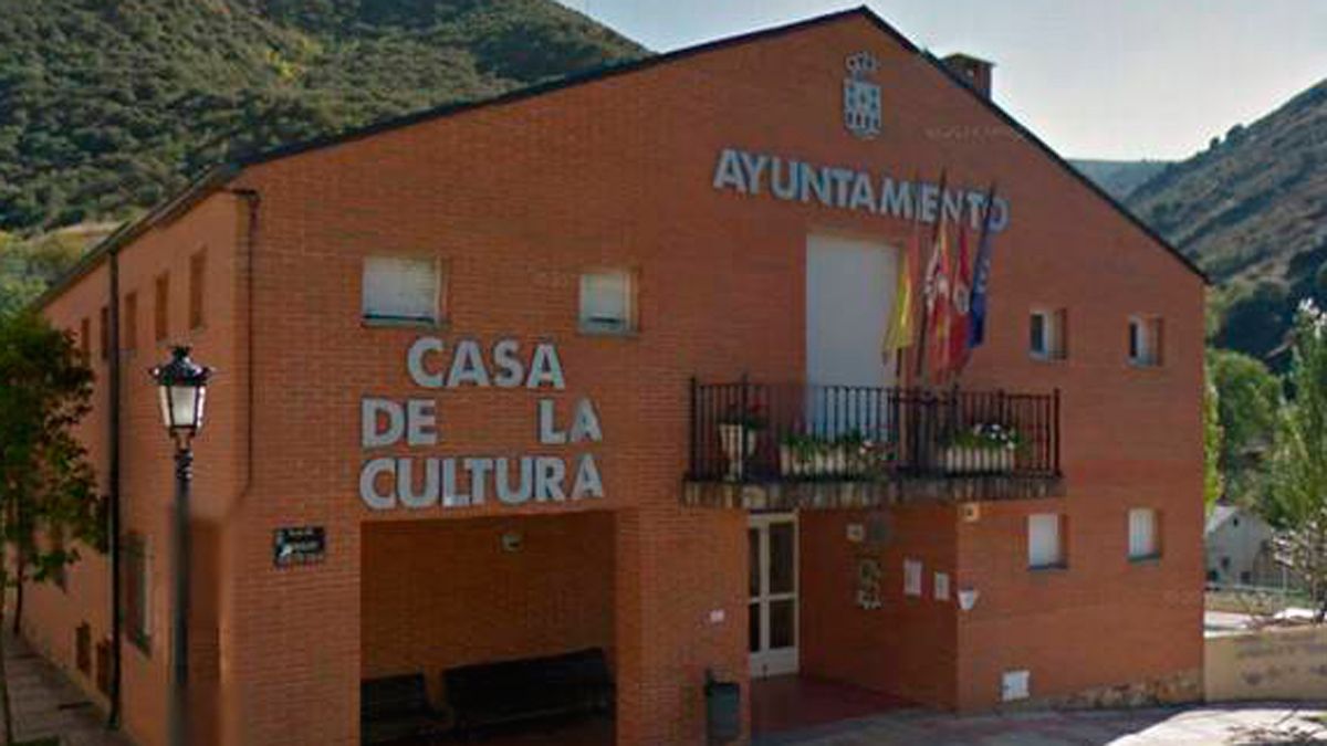 Fachada del Ayuntamiento de Puente. Fachada del Ayuntamiento de Puente.