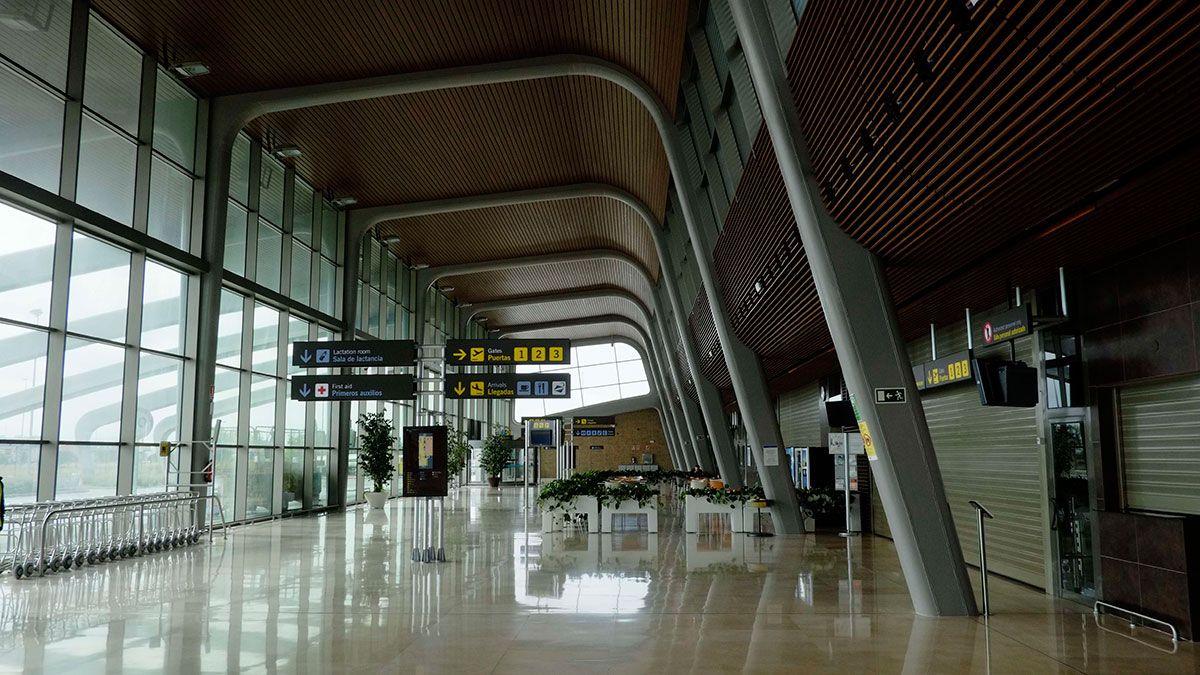 Vista general de la terminal del aeropuerto de León. | DANIEL MARTÍN