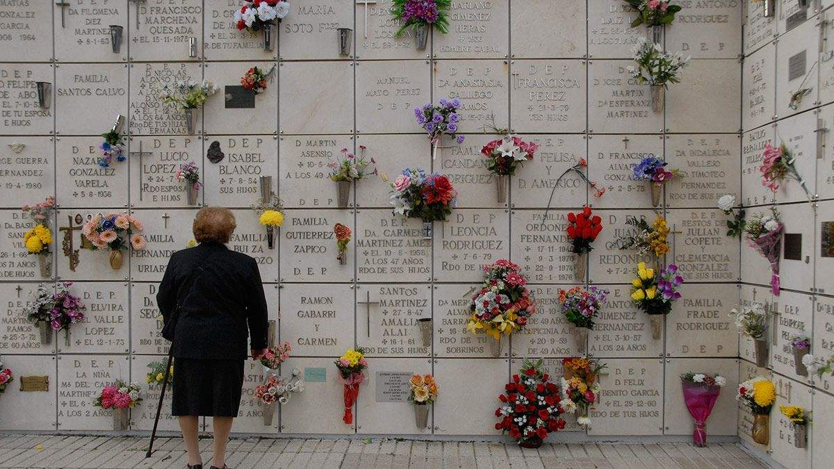 Serfunle gestiona el cementerio de Puente Castro. | MAURICIO PEÑA
