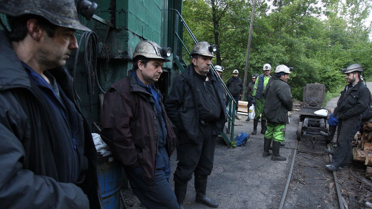 Mineros en la mina del pozo Casares en Tremor de Arriba, una de las últimas minas de interior en cerrar en la comarca. | C.S. (ICAL)