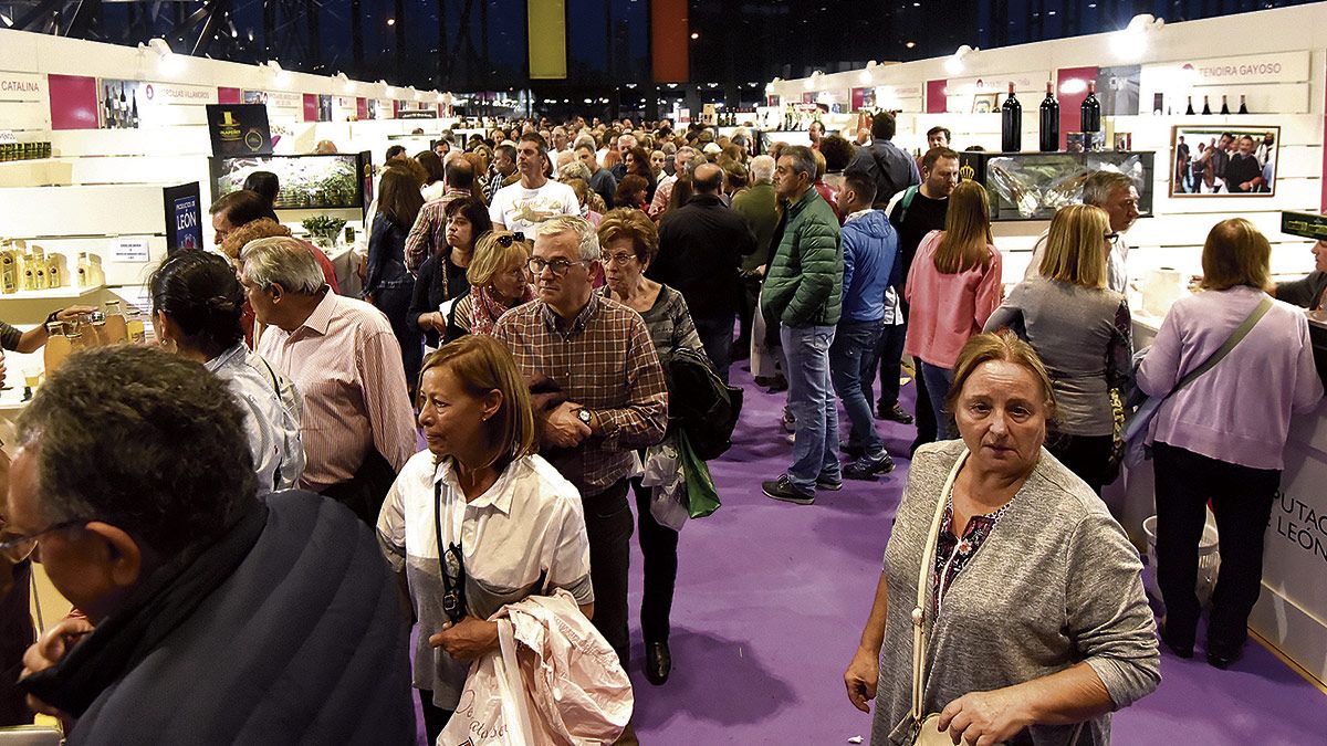 Concurrida Feria de Productos de León llevada a cabo este fin de semana. | SAÚL ARÉN