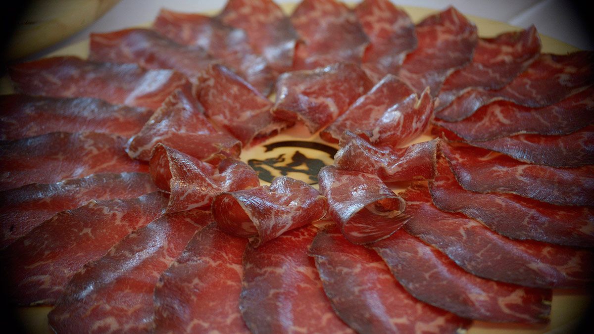 Un plato de Cecina de León. | MAURICIO PEÑA