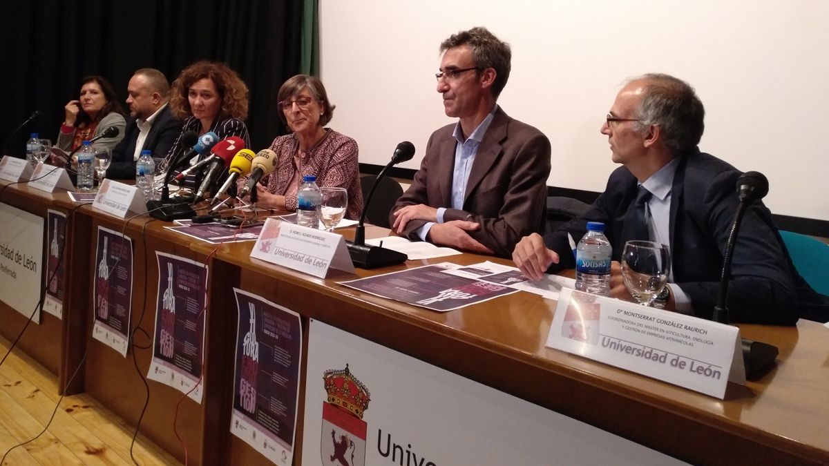 Presentación del Máster con representantes institucionales y educativos en el campus de Ponferrada. | M.I.