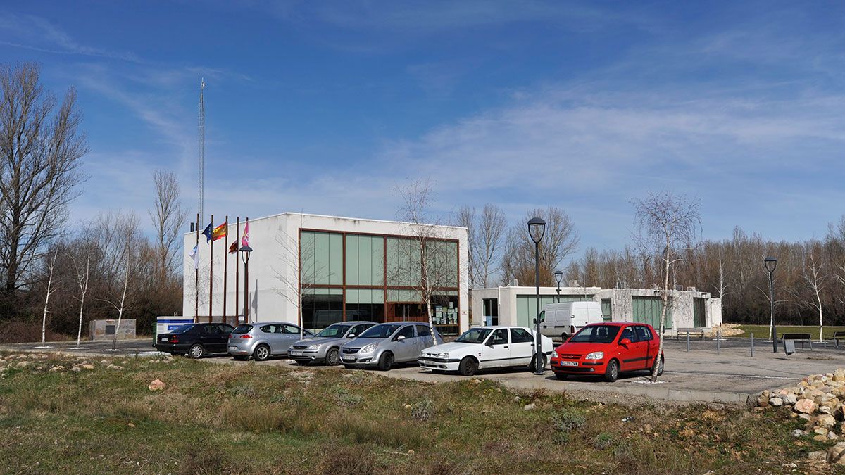 Vista exterior del Ayuntamiento de Sariegos. | DANIEL MARTÍN