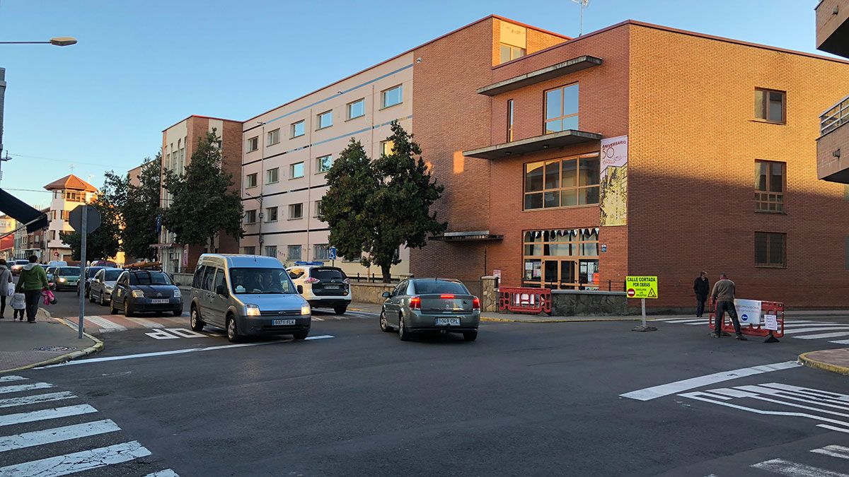 La calle María de Zapata está cerrada al tráfico desde el lunes salvo para los residentes en la zona. | ABAJO