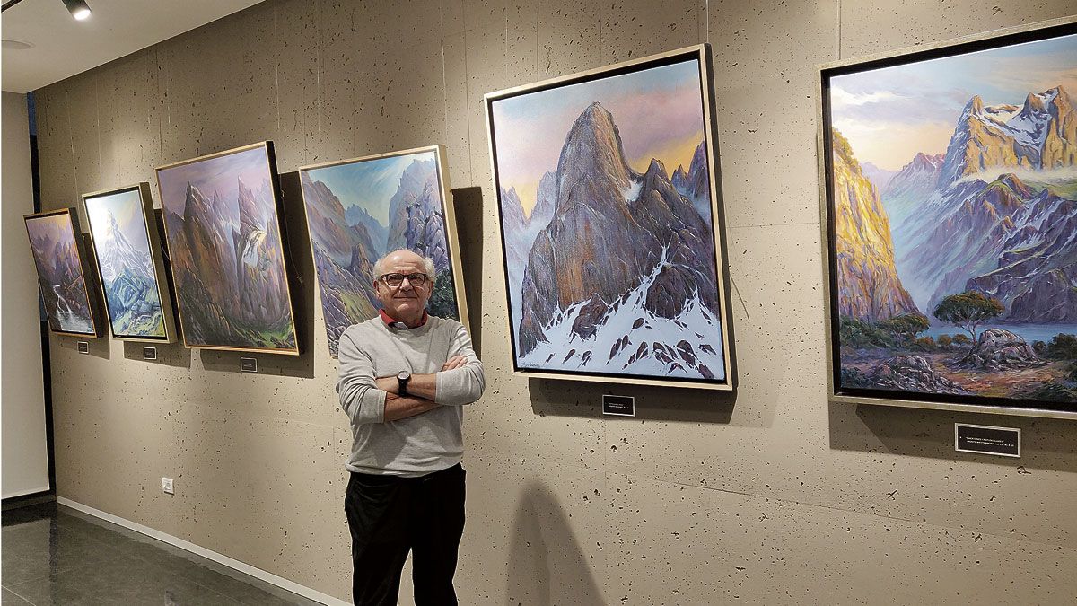 El pintor leonés Luis Prado Allende en la inauguración de ‘La fugacidad del tiempo’ en El Corte Inglés.