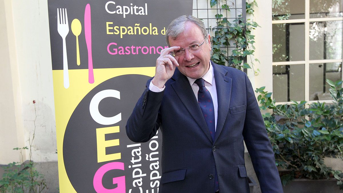 El alcalde de León, Antonio Silván, participa, como miembro del jurado, en la deliberación para la elección de la Capital Gastronómica 2019. | ICAL