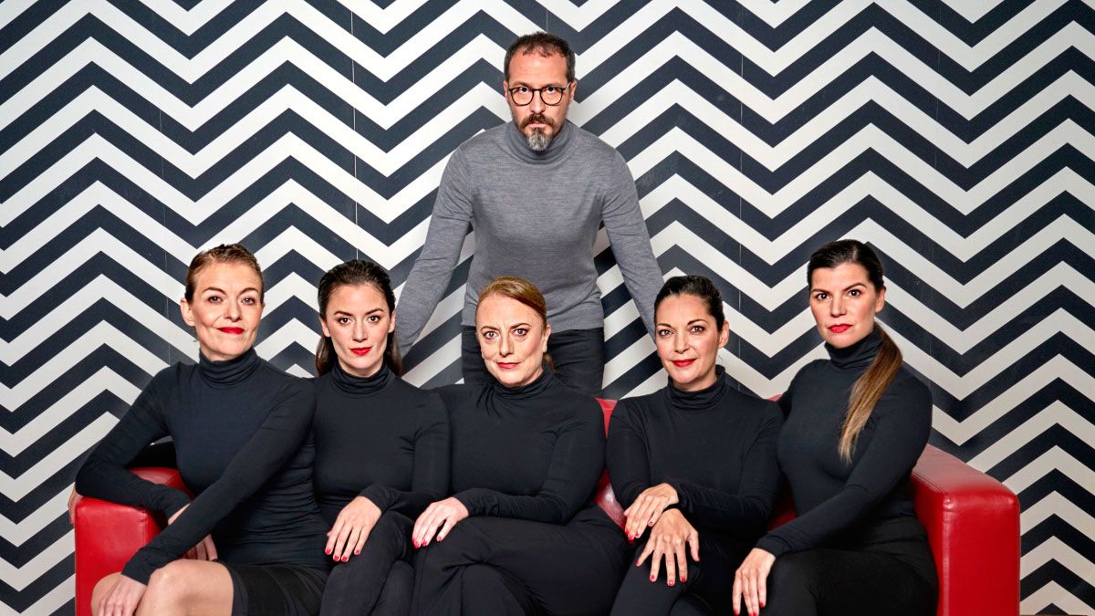 Fele Martínez con las cinco actrices que conforman el elenco artístico de 'Todas las mujeres'. | SERGIO PARRA