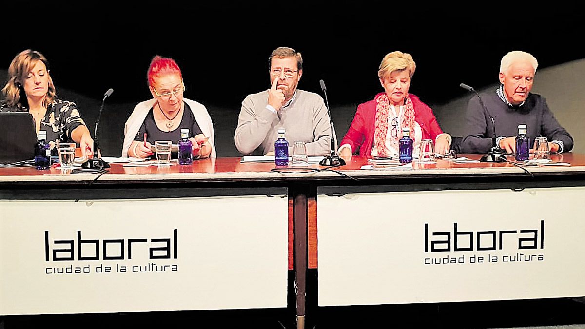 Un momento de la presentación del material divulgativo en la Sala Paraninfo en Gijón. | L.N.C.