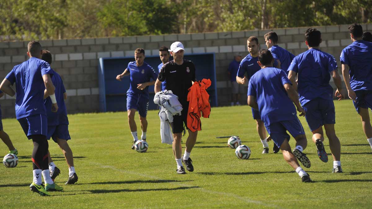 Javier Cabello durante un entrenamiento con su equipo | DANIEL MARTÍN