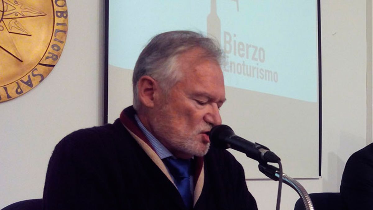José Luis Prieto fue director de la UNED en Ponferrada. José Luis Prieto fue director de la UNED en Ponferrada.