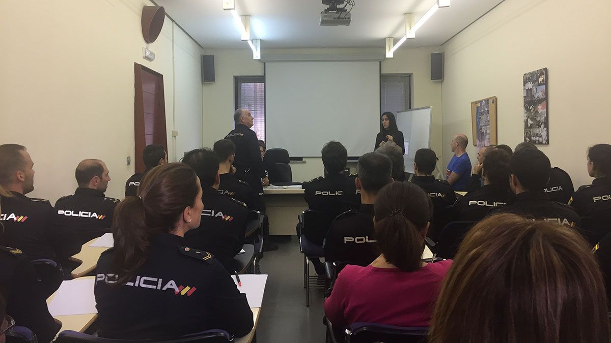 El curso fue ofrecido por profesionales de Autismo León. | L.N.C. El curso fue ofrecido por profesionales de Autismo León. | L.N.C.