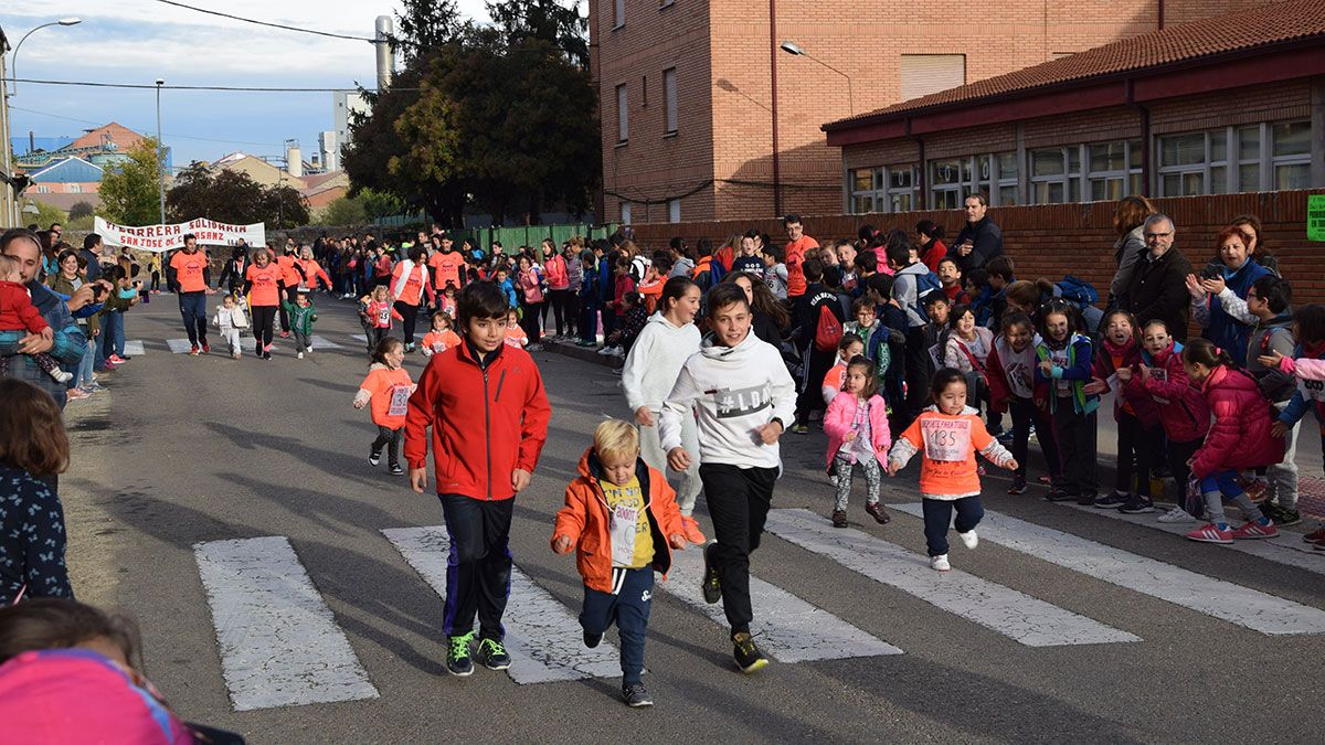 La carrera se desarrolló en el exterior del colegio y en la zona polideportiva de la ciudad. | PRIETO La carrera se desarrolló en el exterior del colegio y en la zona polideportiva de la ciudad. | PRIETO