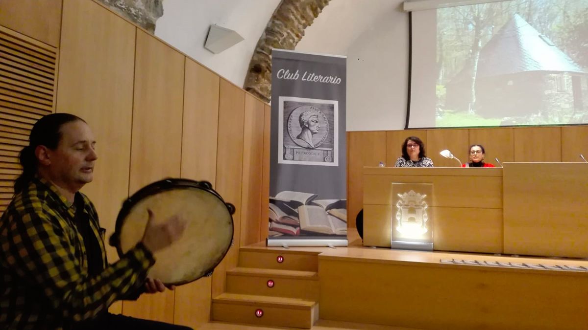 Momentos de la presentación del libro. | P.V.