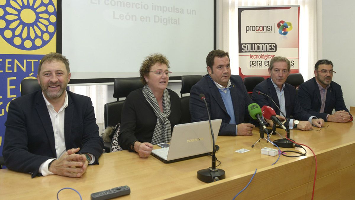 Presentación de las nuevas versiones de 'OraCar' y 'León Pass'. | MAURICIO PEÑA