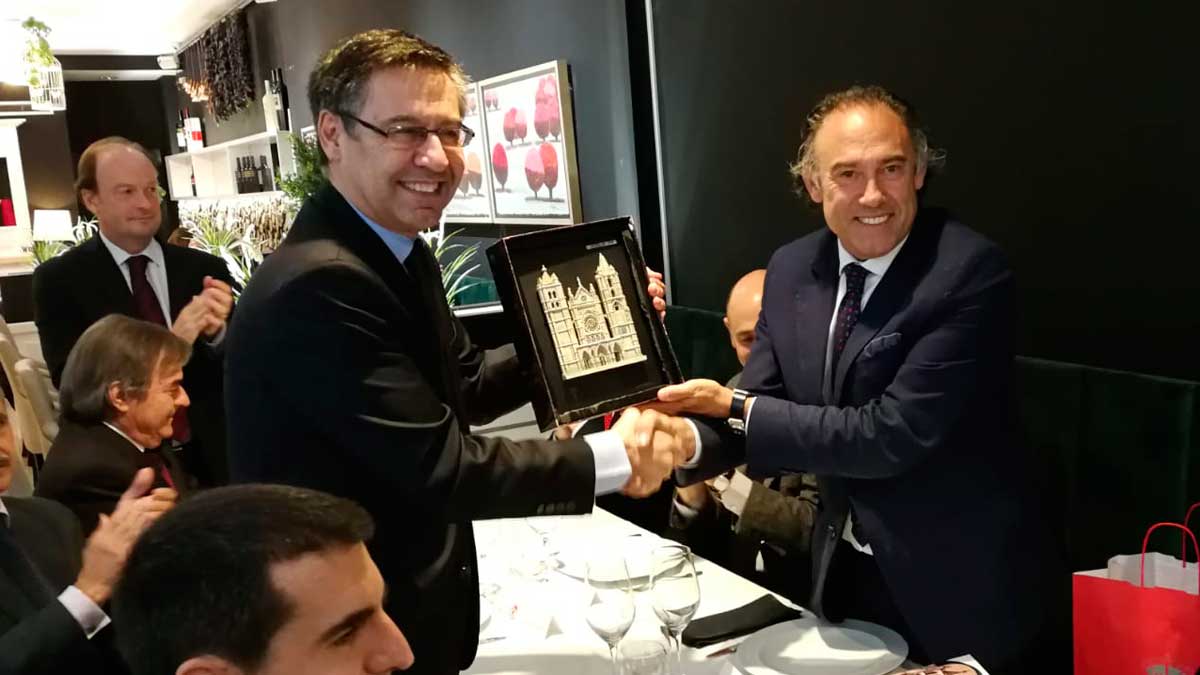 El restaurante Pandorado acogió la comida entre directas. | CYDLEONESA El restaurante Pandorado acogió la comida entre directas. | CYDLEONESA
