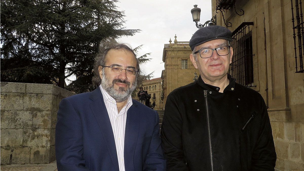 Los conferenciantes Alfredo Pérez Alencart y Juan Carlos Martín. | J.A.