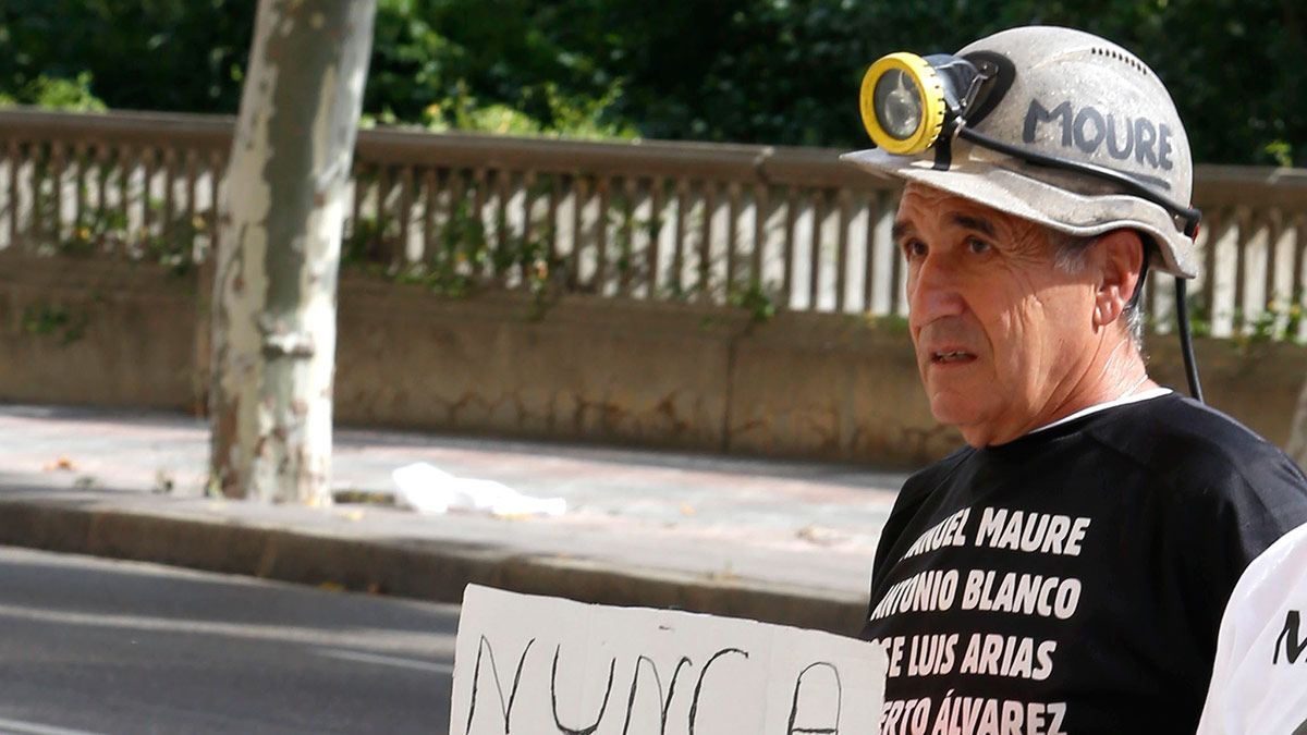 Manuel Moure en alguna de sus protestas contra el olvido. | ICAL