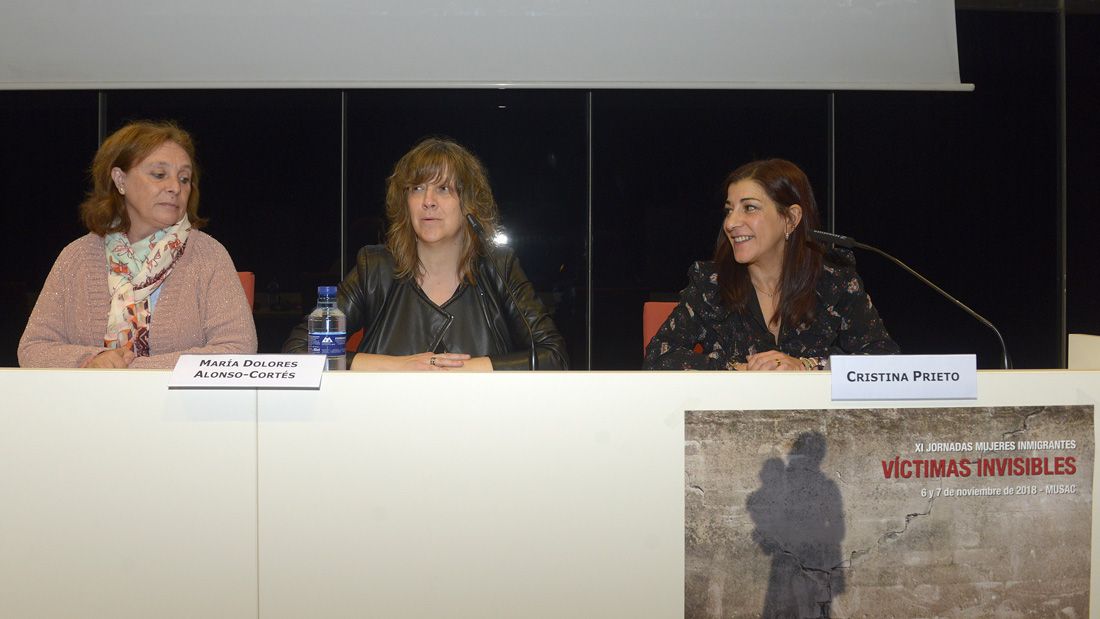 Presentación de las jornadas con Aurora Baza, María Dolores Alonso Cortés y Cristina Prieto. | MAURICIO PEÑA