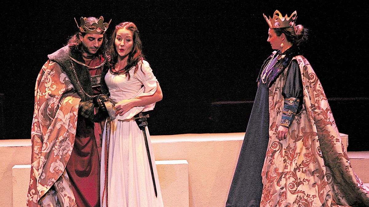 Representación de una obra de teatro clásico por la compañía de Almagro. | L.N.C.