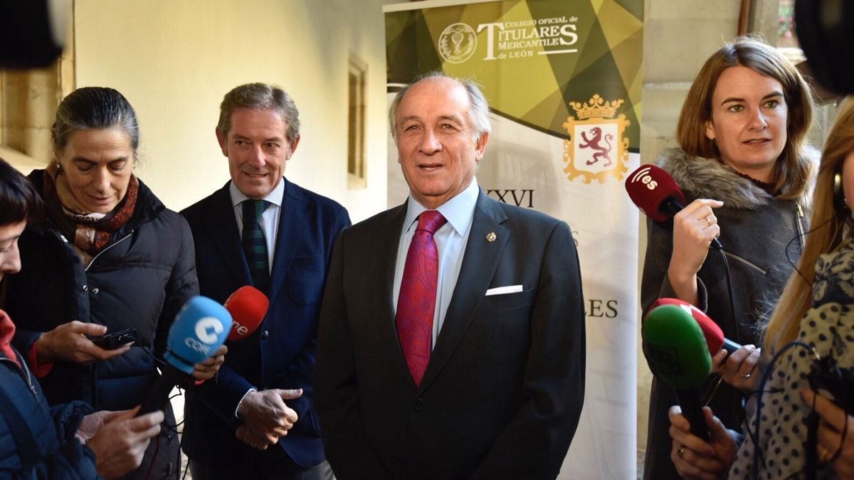 El decano del Colegio de Titulares Mercantiles, Antonio Jarrín, momentos antes de la inauguración de las jornadas. | SAÚL ARÉN