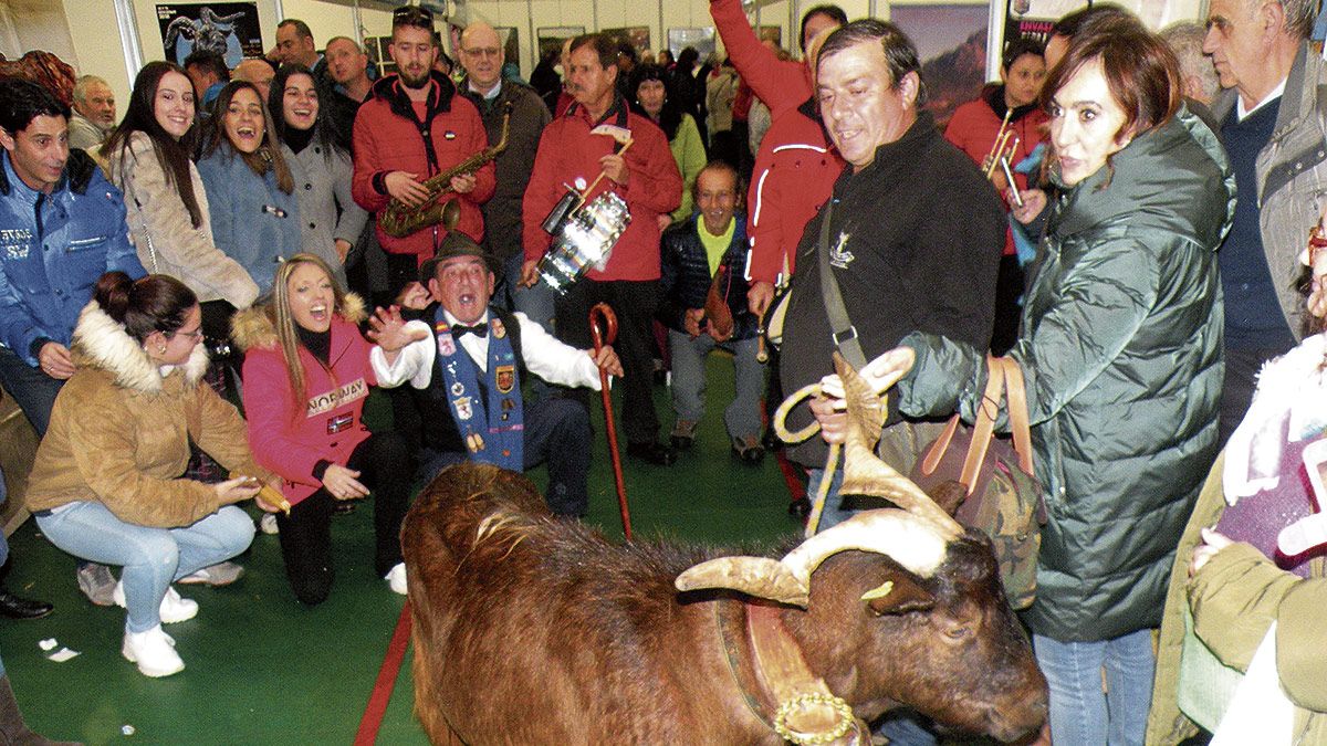No faltó, en la primera jornada de feria, el pasacalles del chivo. | E.NIÑO