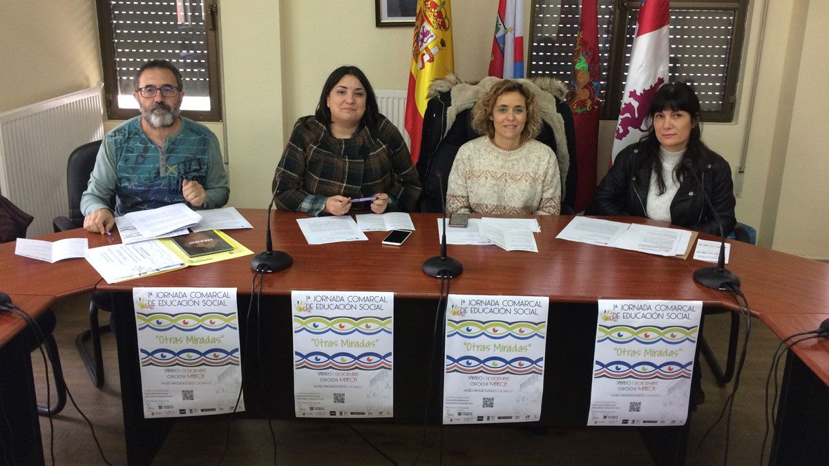 Presentación de la jornada ‘Otras Miradas’ que se celebrará en Cacabelos. | A.C.