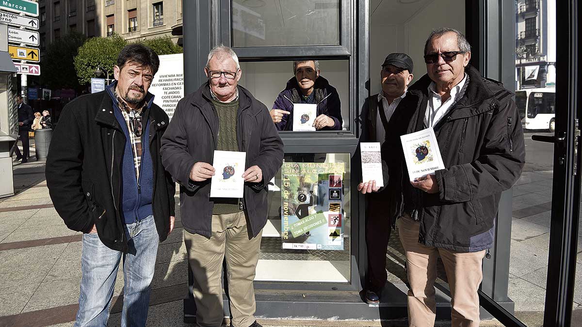 Voluntarios de Arle, este jueves en Santo Domingo. | SAÚL ARÉN