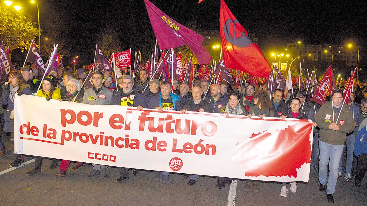 Más de 10.000 personas se manifestaron este jueves en León. | MAURICIO PEÑA