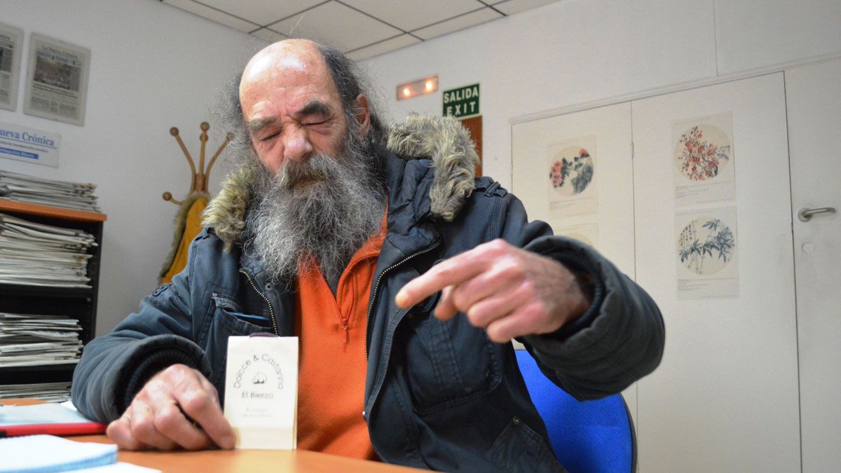 Cascajo, quien tiene un proyecto de elaboración de bisutería con castañas. | D.M.