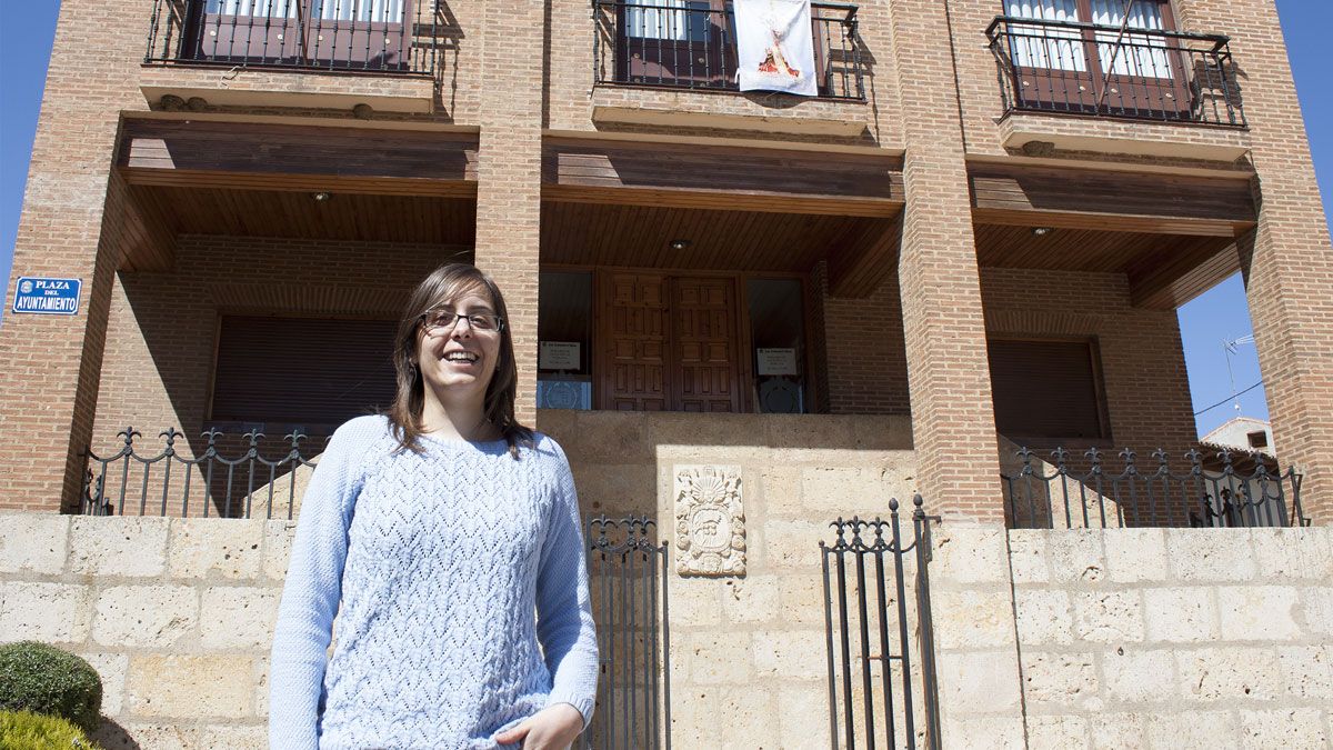 Silvia Blanco cree que el Ayuntamiento de Valderas «es viable y que puede volver a la normalidad» . | T. GIGANTO